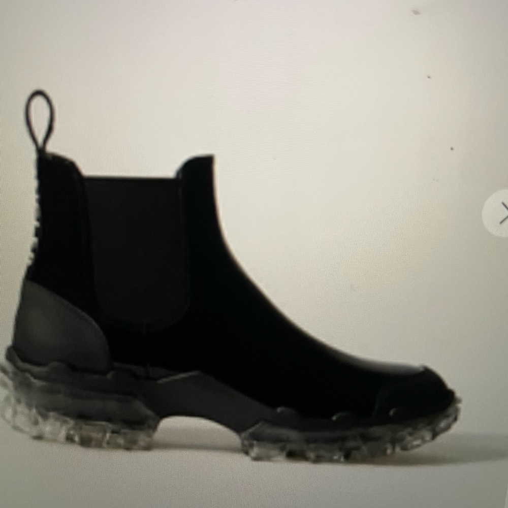 MONCLER
Hanya patent-leather Chelsea rain boots size 37